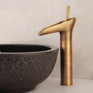 Rubinetti per lavandino del bagno Lavabo d'arte vintage alla moda Rubinetto per rubinetto con finitura in bronzo retrò antico