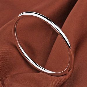 Klassisk vanlig cirkel silver armband kvinnor stängt fot silver 9999 ungdom slät solid ljus silver armband enkelt