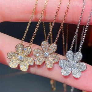 Designer Brand Van Clover Necklace 925 Pure Silver Plated With 18K Gold V Family Diamond Three Flowers Full Leaves Flower Collar Chain Chain