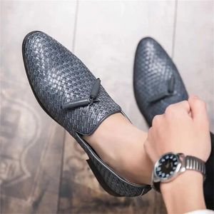 Klädskor quinceanera tjock häl män kontor för man sommarsneakers sport universal varumärke cosplay erbjudanden