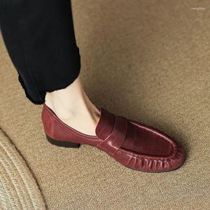 Casual skor kvinnor platt äkta läder grundläggande slip-on komfort loafers walk pleated lägenheter våren retro