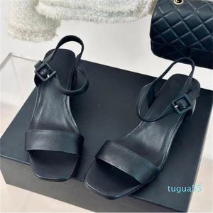 2024 New Mid Heel Thick Heel 원한 버클 패션 하이힐 매칭 치마 다목적 여성 신발
