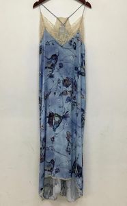 Kvinnors blusar kvinna blå tryckt midi klänning v-ringning spets broderad detalj tunt bandig väst mode sommarlovsklänningar hög kvalitet
