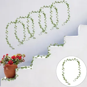 Dekorativa blommor Hållbara faux vinrankor Dekoration realistiska konstgjorda gröna girlander för hembröllopsträdgårdsdekor inomhus/utomhusvägg