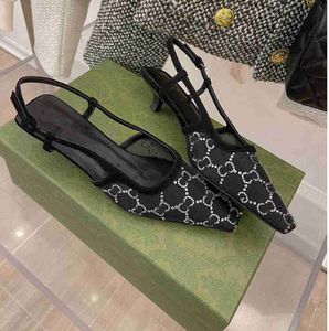Sandaler designer Sling tillbaka Summer Fashion Women Luxury Rhinestone Wedding Sandles Sliders High Heels Fashion Shoes 32555