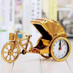 Liberi la nave Locomotiva Treno Sveglia Motore antico Design Tavolo Decorazione da scrivania Retro Vintage Rickshaw Orologio Carrello elevatore Orologio da tavolo 240326