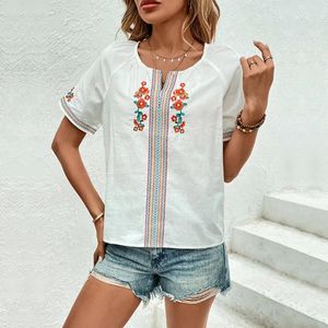 Blusas femininas bordadas com estampa de flores camiseta macia elástica verão com decote em V para um