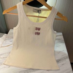 2024SS Kvinnor Vest Designer Tank Topps Womens Fashion Rhinestone Letters Vests Slim Round Neck Sleeveless Knitwear Två färg