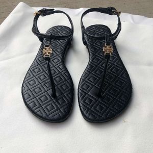 Projektant Sandał Sandały Women Summer Flat Sole Clip Toe Nowy internet w stylu celebrytów internetowych Prosty i wszechstronny klip jodełka