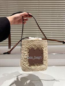 Straw Mini Bucket Bag marka Women's Pakiet luksusowy projekt damski ramię kubek dla kadłubek dla kobiet 2024