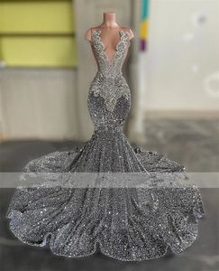 Sier Rhinestones Sheer O Neck Long Prom Dress for Black Girls 2024 Pärled Crystal Birthday Party Gown Sequined aftonklänningar