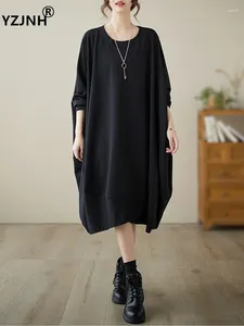 Casual Dresses Yzjnh 2024 Spring and Autumn Dress Women's Loose Oregelbundna runda nack mode fasta färg långa kvinnor