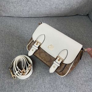 Designer Luxury Handväskor säljer till en pris Aolai Womens Bag Canvas Tryckt Buckle Bag Single Shoulder Lucy Flip Postman Small Square