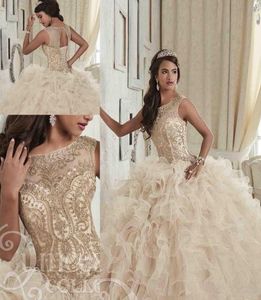 رائعة من Champagne Crystal Quinceanera Vresses Scoop Neck Hollow Back Coeset Prom Dress Tiered Tierder