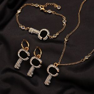 Fashion designer necklace bracelet jewelry set double letter crystal embellished full of diamond key pendant ladies metal chain br1829