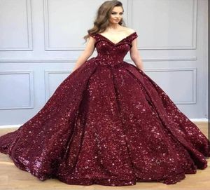 Abiti Quinceanera scintillanti con paillettes bordeaux e spalle scoperte Sweet 16 Abiti da ballo con scollo a V e paillettes Abito da ballo Abito da sera9288047