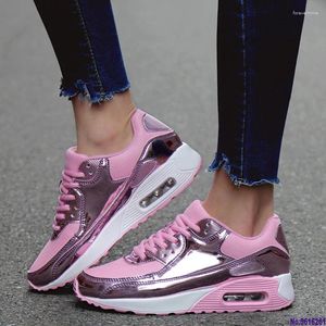 Casual skor kvinnor unisex fashionabla kvinnor för sneakers andningsbara damtränare kudde zapatillas mujer deportiva