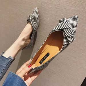Women Flats Pointed Toe Bowknot Black Red Extra Big Size 43 44 45 Plus Small Size 31 32 33 Lady Flat Heel Shoes Casual Shoes 240307
