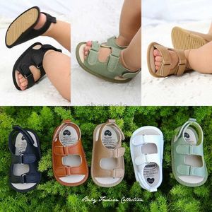 Sandaler Fashion Pu Leather Baby Boys Girls Shoes Summer Flower Princess Sandaler Anti-Slip Spädbarn Flat Beach Shoes With Criss Cross Strap 240329