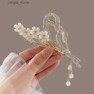 Klipy do włosów Vanika Nowe stopy Kobiety Rhinestones Hair Hair Claw Clips Fashion Flower Butterfly Ponytail Clip Edryds Hair Akcesoria Y240329