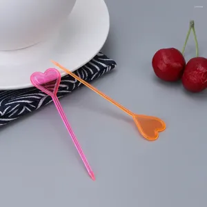 Çatal 50pcs plastik meyve tek kullanımlık meze kokteyl çubukları sevimli renkli taşınabilir aşk kalp şekli mutfak aksesuarları