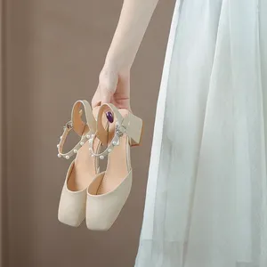 Sıradan ayakkabılar yaz kadın sandaletler kare ayak parmağı alçak topuklu inci şekilli toka kayışı yüksek 41-115