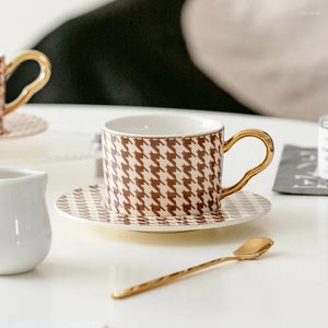 Muggar europeiska Houndstooth Coffee Cup Saucer Tracing Gold Ceramic Mug Set Breakfast Bread Oatmeal Office Water Gift Home Decor