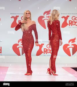 Celebridade dess Hilton Cristais vermelhos com decote em V Yousef aljasmi Kylie jenner Kim kardashian Mulheres pano ombro de fora vestido feminino Kylie jenner Kendal jenner