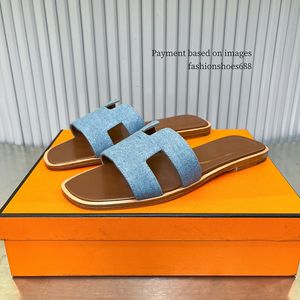 Dżinsowe skórzane patchwork Sandals Sandały Kappy Womenu Luksusowy projektant Nowy płaski dno Wygodne buty plażowe na zewnątrz Sandały na zewnątrz rozmiary 35-42 +pudełko