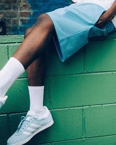 Mäns shorts designer mens lyxiga avslappnade högkvalitativa mesh andningsbara elastiska midja dragkonstfickmönster tryckta strandbyxor snabb torkning sommar Q240329