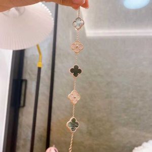 Designer versão alta van V ouro banhado 18k rosa cinco flores quatro folhas grama natural espaçer preto spacer com pulseira de diamante completa para jóias femininas com logotipo