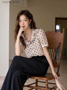 Koszulka damska Mishow Women francuska bluzka z polka kropka 2023 Summer Korean V Neck Ruffles Puff rękawa luźna pojedyncza piersi żeńska MXC34C002124329