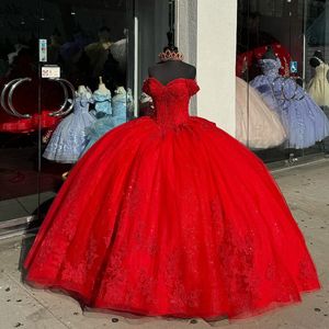 Luxury 2024 Shinny Quinceanera sukienki z piłką z ramion sukienki Księżniczki Formalne suknie z frezami Perły Appliki koronkowe