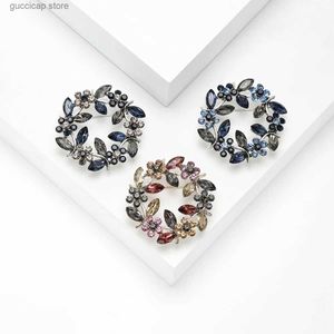 Pins Broches Dmari Luxo Mulheres Broche Delicado Cristal Garland Badge 3-Color Trendy Broche Pin para Vestido Office Party Jóias Acessórios Y240329