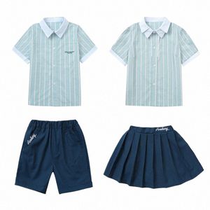 Britischer Stil Kindergartenkleidung Grundschuluniformen Sommer Vertikale Streifen Hemd Marineblauer Rock Shorts Studenten Outfits y6go #