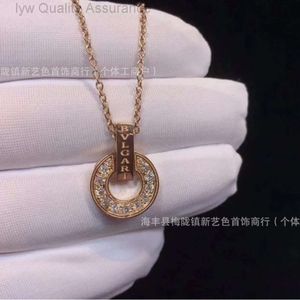 Designer Bulgarie gioielli Baojia Torta rotonda con diamanti pieni Moneta di rame Fritillaria Argento puro Alta edizione Stile di lusso leggero v Oro Collana in oro rosa 18 carati Versatile