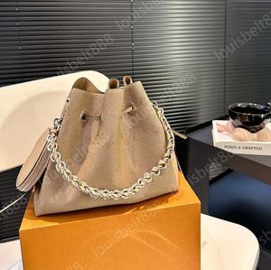 NOWOŚĆ 2024 Modna klasyczna luksusowa marka francuska luksusowa designerska projektantka wydrążona torba kubełkowa damska torebka torba na ramię Crossbody Portfelki 23 cm*19 cm