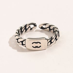 18k guldpläterad titanstål ringdesigner lyx justerbara ringar för kvinnor bokstäver enkla stilringar par ringar trendiga semestergåva