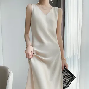 Casual Dresses 2024 Elegant Women Dress Sexig V-ringad ärmlös Korean Harajuku Satin Party Long Maxi Sundress Vestido Mujer