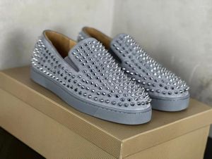 Casual Shoes Luxury Rivet Loafers Män spikar Punk Slip On Flat Low Top Sneaker för kvinnor par tennis stor storlek