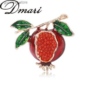 Stift broscher dmari kvinnor brosch mode emalj stift roston granatäpple lapel pins frukt badge lyx smycken tillbehör för kläder y240329