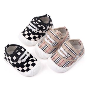 Baby First Walkers Shoes Kids Shoes For Girls Boys Spring Summer Breattable Nyfödda antislip Soft Sole Spädbarn Toddler Sneakers