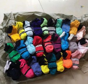 Różowy czarny wielokolorowy skarpetki sportowe cheerleaderki krótkie skarpetki Dziewczęta Kobiety bawełniane skarpetki sportowe deskorolki Sneaker Stockings7908953