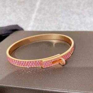 Braklety marki Hremms dla kobiet Wysoka wersja Złota rodzina Kelly Pig Nos Pełna diamentowa bransoletka dla kobiet 18K Rose Gold Obrotowe klamra Blustrowa Bransoletka Trend