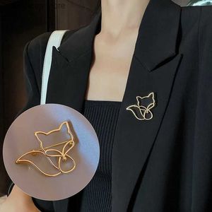 Pins broszki modne puste zwierzę zwierzęce Fox broszka do kobiet krystaliczna skorupa pióra luksusowy biały perłowy odznaka cyrkonu biżuteria odzieży Y240329