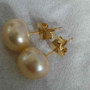 Elegant Ett par 8-9 mm naturliga South Sea Gold Pearl Earrings 14k Gold2339