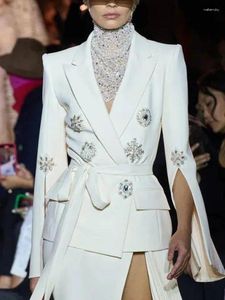 Kvinnors kostymer toppkvalitet 2024 Est Fashion Designer Jacket Slits Sleeve Rhinestone Diamonds Beading Belt Blazer