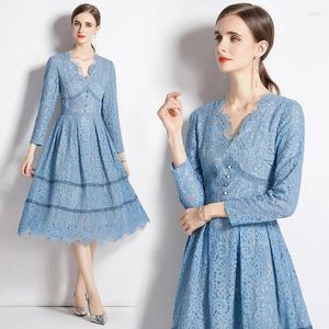 Casual klänningar kvinnor feminnino tung spets hösten enkel blå färg hög midja stor sväng elegant v-hals singel breasted vestidos