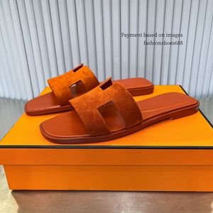 Kapcia dla kobiet letnie buty plażowe dla noszenia na zewnątrz luksusowe projektanci NOWOŚĆ 2024 High-end skórzana patchwork Flip Flip Sandals Rozmiary 35-42 +pudełko