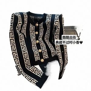 Svart stickat cardigan tröja Autumn French High-End Knitwear Crop Top LG Sleeves Vintage Pattern Butt Women's Clothing E4VB#